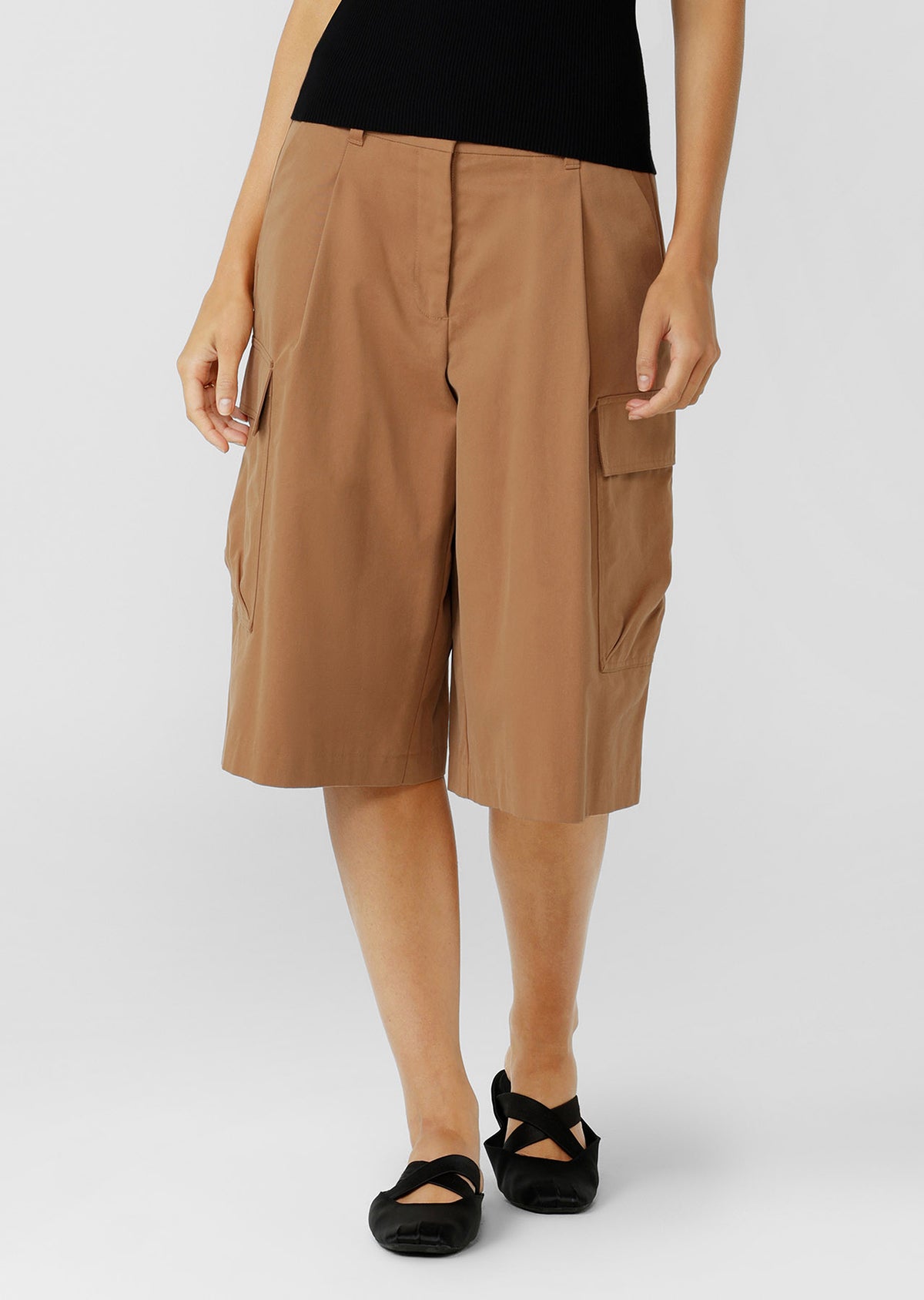 Lorna Jane District Cargo Shorts - Caramelised Sugar